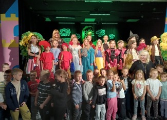 Występy grupy teatralnej Bursztynek