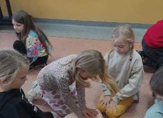 "Mali ratownicy z klasy 2a – Pierwsza pomoc na wyciągnięcie ręki!"