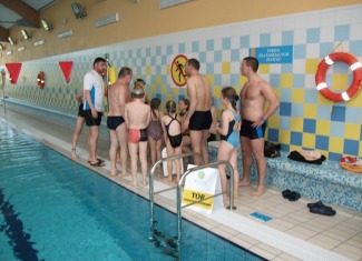 Rodzinne Sztafety Pływackie w ramach Europejskiego Tygodnia Sportu - szkoła podstawowa